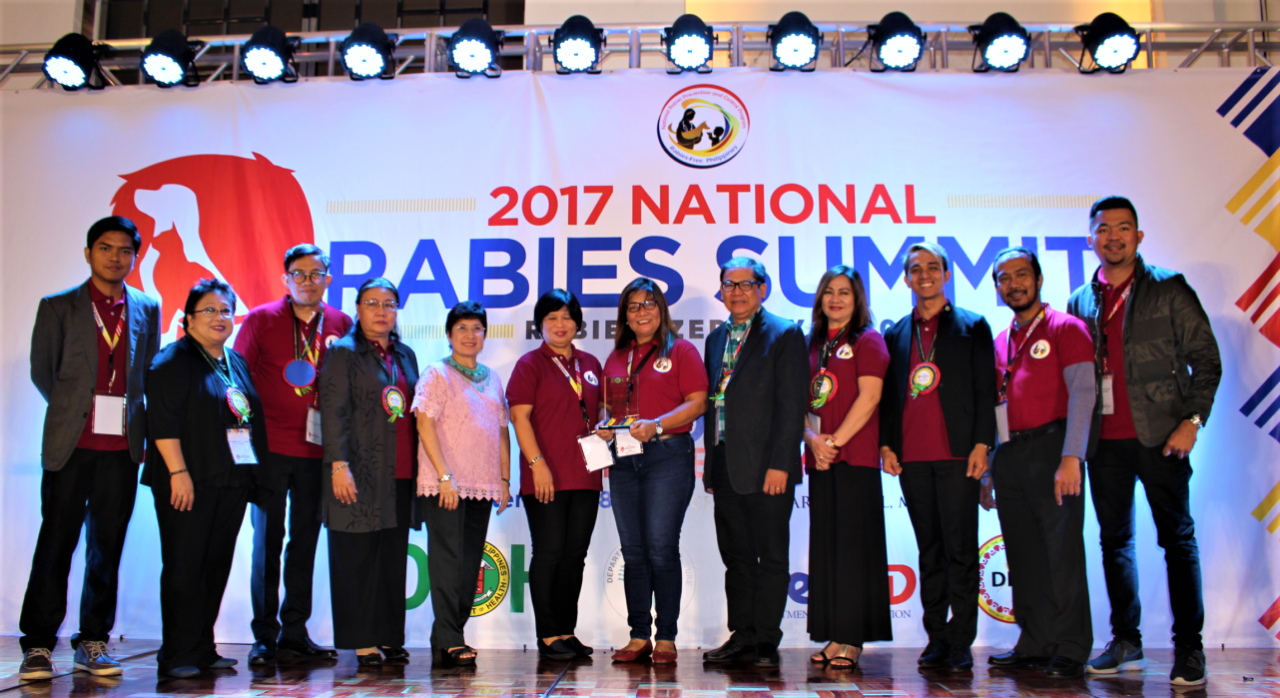 GARC team receiving the top performing LGU award for its rabies elimination work in the Philippines.