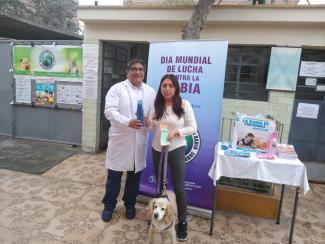 Reconocimiento a propietaria de perro con vacuna antirrábica al día