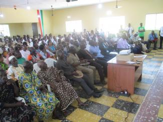 Une vue de l'assistance dans  lors de la célébration de 13ème édition de la journée mondiale de lutte contre la rage dans à Sakassou la région de Gbêkê (Côte d'ivoire)