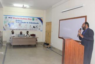 Dr. Tariq Abbas addressing the Seminar on Rabies Control