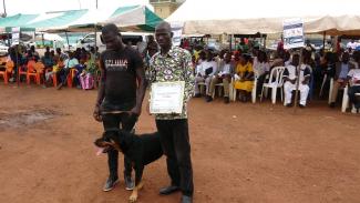 Remise de prix au meilleur proprietaire de chien de Daloa(2)