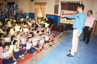 School children of the Millennium Public School acknowledging the receipt of anti-rabies awareness pamphlets