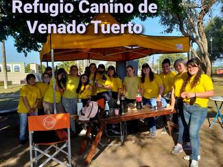 Voluntarios del "REFUGIO CANINO DE VENADO TUERTO"