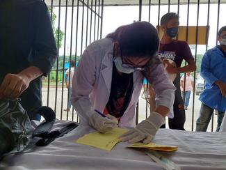 Student fills up vaccination card