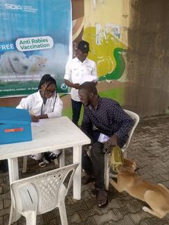 History taking with a participant before vaccination