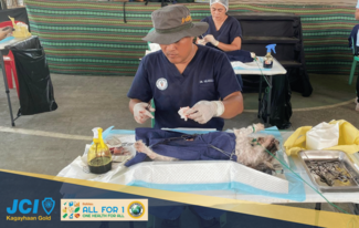 Doc Jiff of CdeO City Veterinary Office performing surgical operation at the Brgy. Macabalan, Cagayan De Oro City.